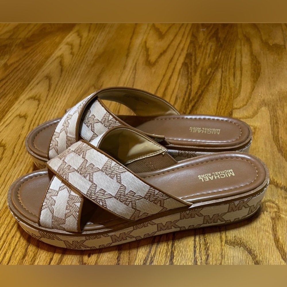 Michael Kors Indira Logo Jacquard Platform Slide Sandal - Picture 2 of 5